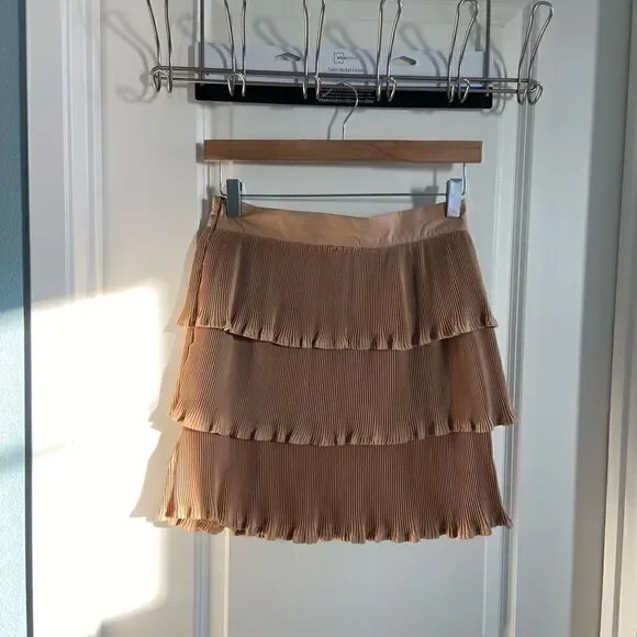 PrettyLittleThing Nude Tiered Pleated Mini Skirt | NWT | US 6 - Picture 4 of 6